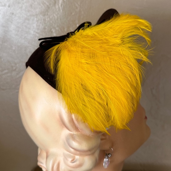 GRACEFUL1940s\' BROWN FELT HALF CAP WITH MAGNIFICENT YELLOW FEATHERS main image 6